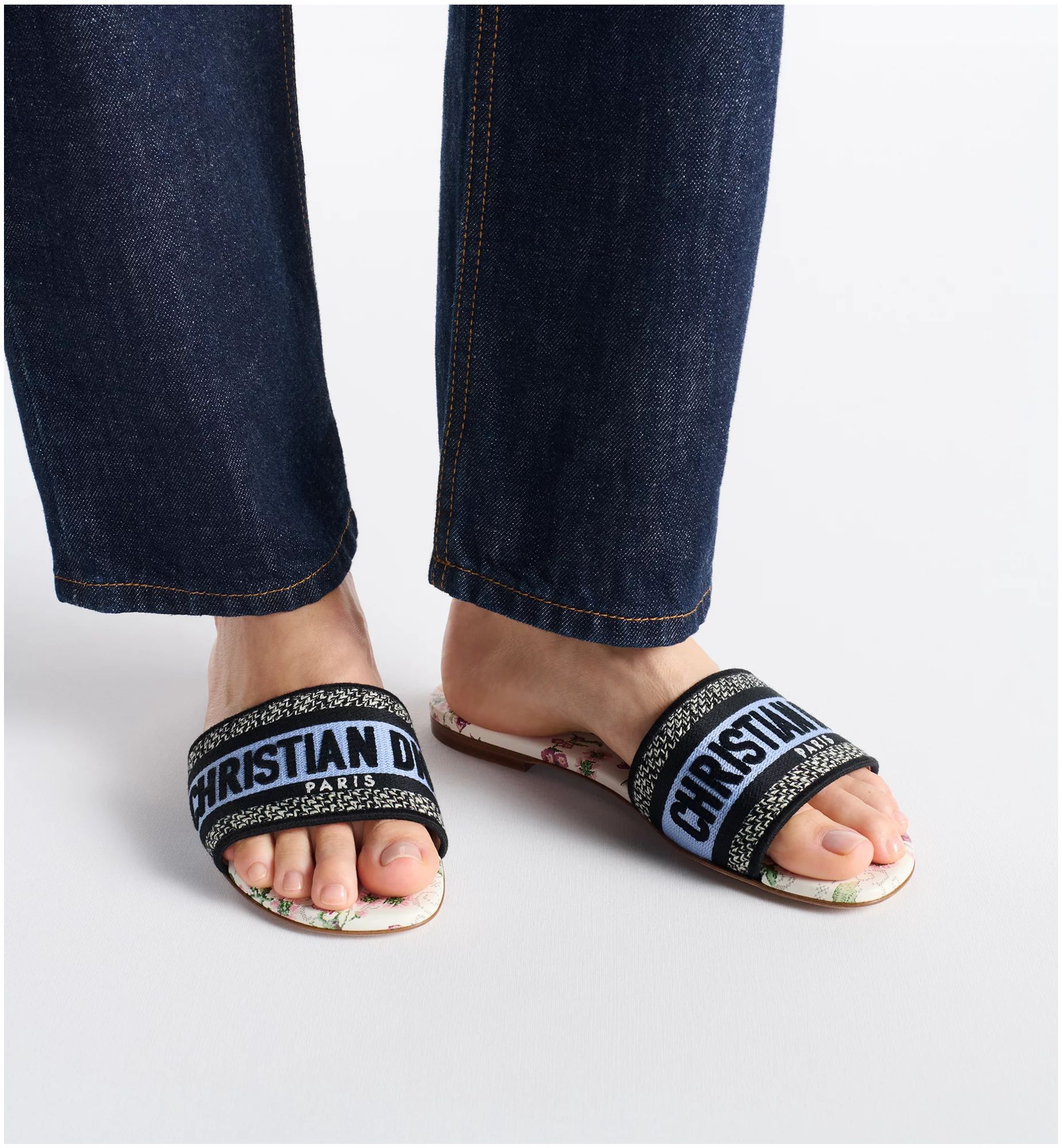 Dioramour Dway Slide - Image 3